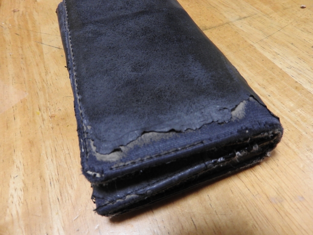 革財布のひっかき傷の修理方法は？